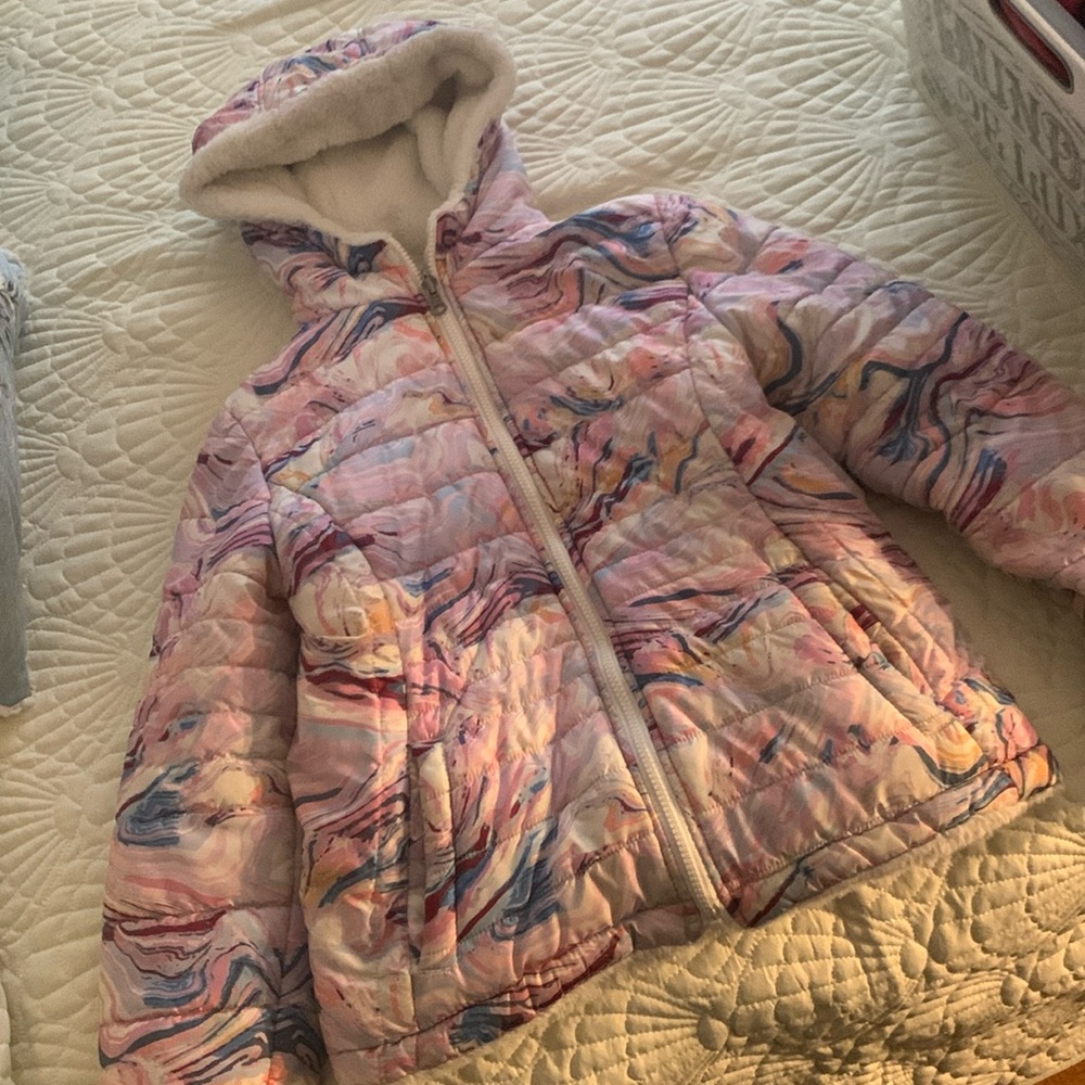 SO girls reversible jacket. Used. Furry white on one side. Pockets. Hood. 14/16